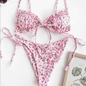 Zaful Ditsy Floral Frilled Tie Front Bikini